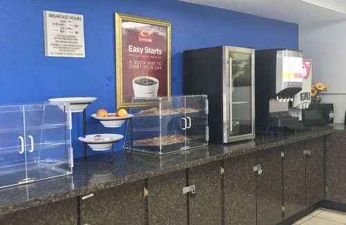 Northwest Hotel | Econo Lodge Inn & Suites Virginia Beach - Norfolk