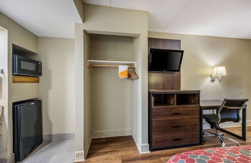 Huntsville Hotel | Econo Lodge Inn & Suites Huntsville University Area