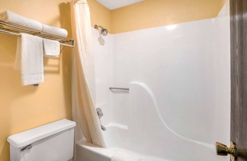 Rolla Hotel | Econo Lodge Rolla I-44 Exit 184 Near Missouri University of Science and Technology