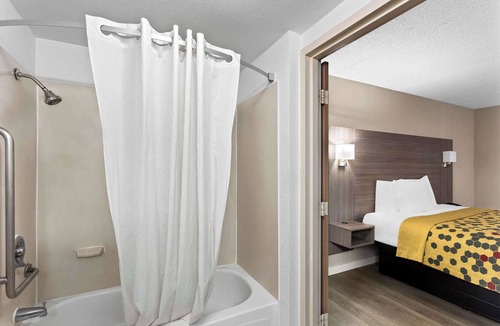 Willowbrook Hotel | Econo Lodge Willowbrook