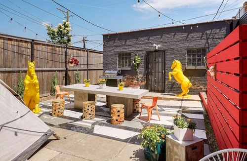 Logan Square House | El Motel Tres Penthouse in Logan Square that sleeps 12 + grill & backyard patio