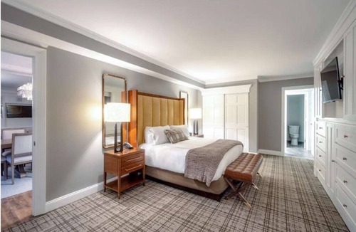 Braselton Hotel | Elegant Guest Suite by Top Georgia Vineyard & Renowned Wine Producer