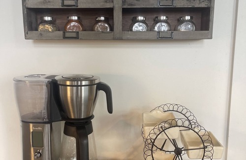 Highlands House | Elegant interior. Sunset views. Walk to town. Professional kitchen. Pet friendly