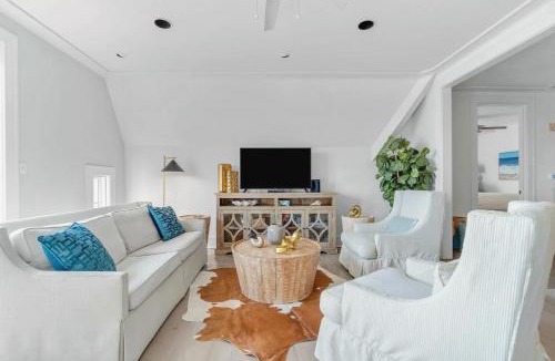 Rosemary Beach Apartment | Elegant Three Bedroom Condo Near Rosemary Beach