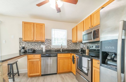 Elkridge House | Elegant Urban Retreat - Ideal for Corporate Stays