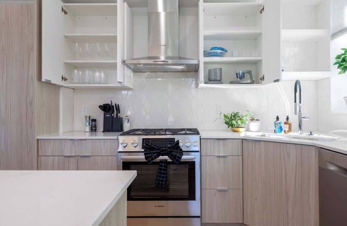 North Queen Anne Condo | Elevated Escape 4b2b TH w/City & Lake Charm