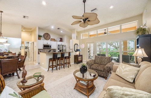 North Naples House | Emerald Lakes Naples FL: Single-Family Home Near Beaches, Dining & Shopping