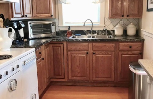 Rimmon Heights House | Enchanting Romantic Riverfront Cottage
