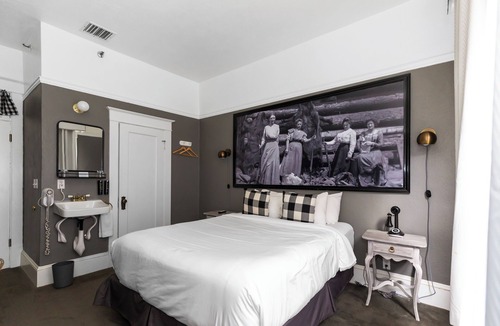 Hood River Hotel | Enjoy Every Moment in a Space Made for Great Getaways! Pets Are Welcome!