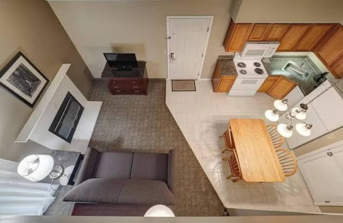 Urbana Hotel | Enjoy Privacy in Spacious Urbana Unit with Loft - Breakfast Included