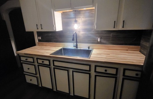 Wales Center Apartment | Enjoyable 2 bedroom apartment with hot tub access.