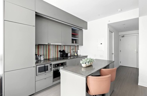 Fashion District Apartment | Entertainment District Gem, Walk to CN Tower