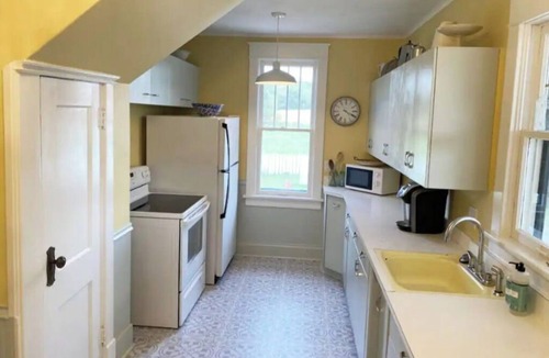 Winterset House | Entire farmhouse in the country