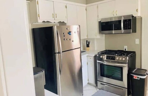 Cherry Street House | *Entire Home-Cherry St.-Dining-Shopping-Nightlife*