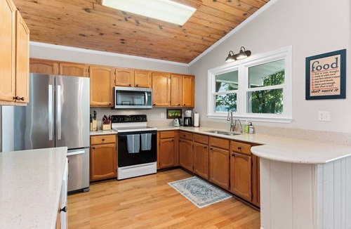 Buckhead House | Entire Lake Front Home w 4 Kings, Kayaks, & More