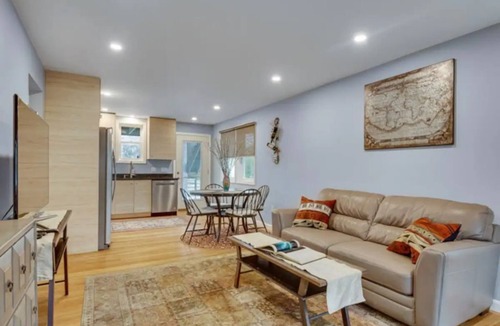 Brook Farm Apartment | Entire rental unit hosted by Tomasz