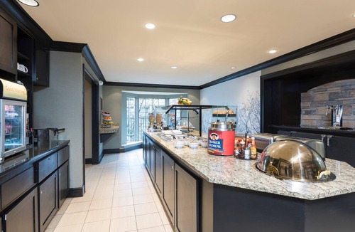 Oakbrook Terrace Condo | Equipped Suite Near the Heart of Chicago | Complimentary Breakfast