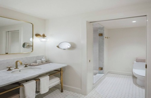 Irvington Hotel | Escape to a Peaceful Room Perfect for Slow, Serene Mornings + Marina & Courtyard