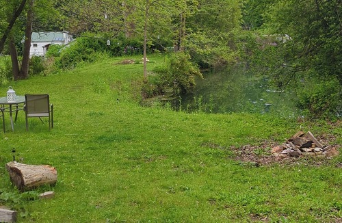 Town of Burns Apartment | Escape to Serenity: Off-Grid Cabin on Spring-Fed Pond, Your Private Sanctuary.