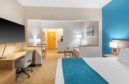 Bismarck Hotel | EverSpring Suites