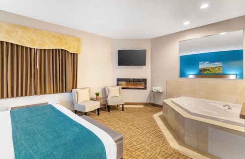Bismarck Hotel | EverSpring Suites