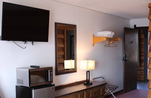 Tomahawk Bed & Breakfast | Every Room with a Beautiful View of The Wisconsin River *
