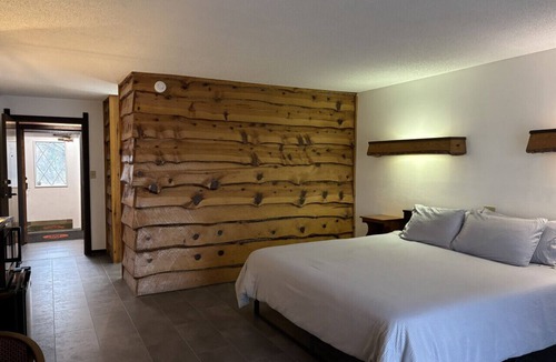 Tomahawk Cabin | Every Room with a Beautiful View of The Wisconsin River *