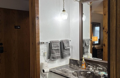 Tomahawk Cabin | Every Room with a Beautiful View of The Wisconsin River *