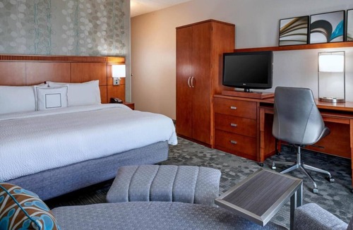 Eden Prairie Hotel | Everything You Need For The Perfect Vacation! Pool, Parking, Pets Allowed w/Fee