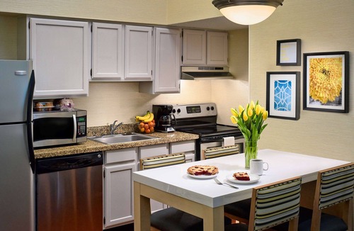 Westlake Hotel | Excellent Staycation Spot! 2 Relaxing Units, Free Parking