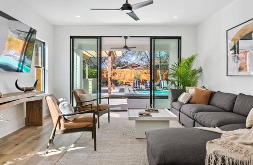 East MLK House | Expansive Luxury Duplex | Shared Pool