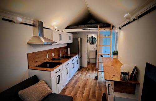 Longview Cottage | Experience "Big Living" in a Modern Tiny House - Central PNW Location