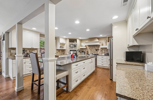 Tolovana Park House | Experience coastal comfort at Tolovana Footprints, a spacious 4-bedroom home in Cannon Beach.