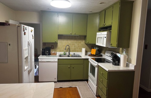 Dover House | Experience Peace, Relaxation and Comfort in Kentucky with a touch of KENYA!