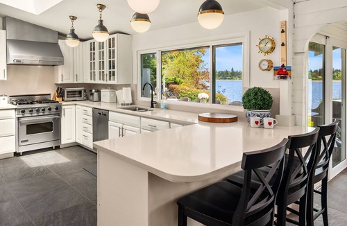 Vashon Island House | Experience Waterfront Luxury on the Burton Peninsula, Vashon Island