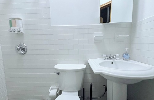 Garment District Apartment | Explore NYC with Ease - Comfortable Midtown Apartment Near Everything