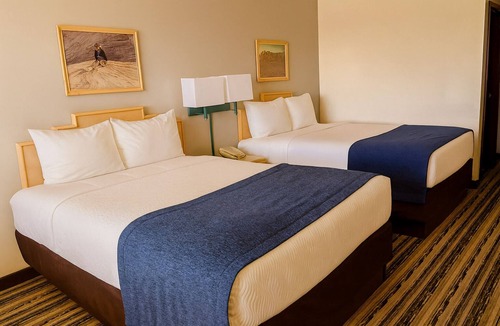 Window Rock Hotel | Explore Window Rock Tribal Park & Veterans Memorial! 2 Units! Pets Allowed, Pool
