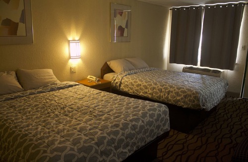 Cottage Line Hotel | Express Inn