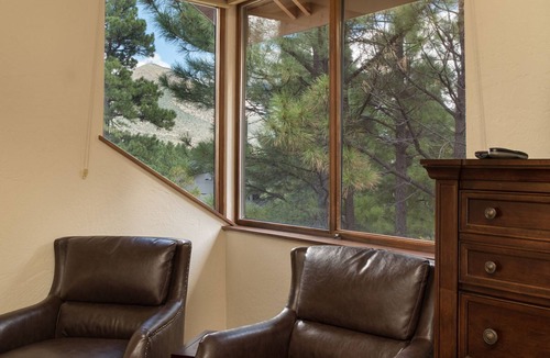 Flagstaff Cabin | Exquisite 4BR Country Club Cabin is the Perfect Mountain Getaway!
