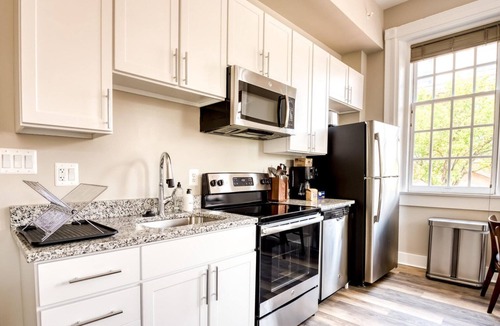 Jefferson Manor Apartment | Exquisite Alexandria West 1BR w/W/D, nr Metrorail, by Blueground