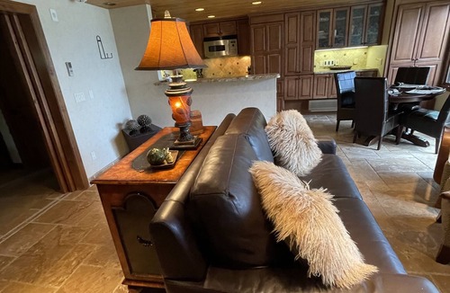Lincoln Park House | Exquisite lake house! Private Beach, Boat Dock, Lake, Skiing, Casinos, Views!