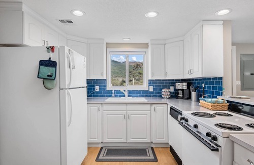 Rockaway Beach House | Exquisitely Maintained Cottage Inside and Out, Open Layout, One Block to Beach, *Pet Friendly*