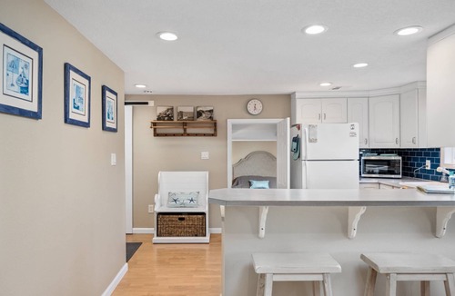 Rockaway Beach House | Exquisitely Maintained Cottage Inside and Out, Open Layout, One Block to Beach, *Pet Friendly*