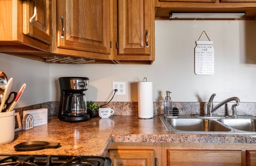 Kanawha City Apartment | Extended Stay, 3 bed, 2 bath, family friendly.