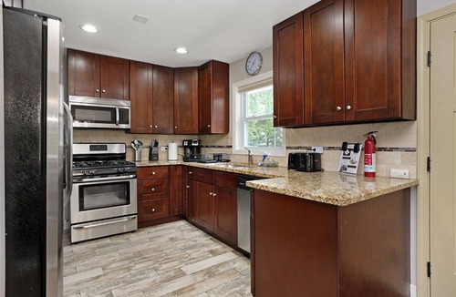 Arlington Heights House | Extended Stay Arlington Heights FHS Rental