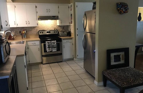 West Linn House | Extended Stay Walk to Restaurants Cafés & Food Carts Patio Large Yard Pet