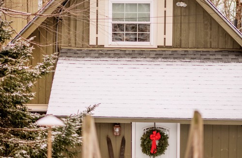 Wilmington House | Fall Country Chalet-PET Friendly,AirHockey,GameRM w/CommunityPool and amenities