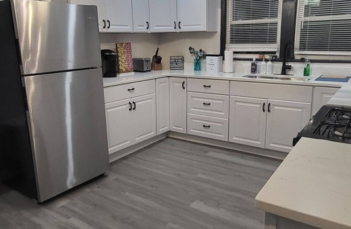 Mayfield Heights House | Family 3BR Home King Bed Close to Everything