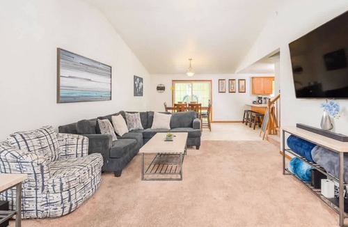 De Pere House | Family/Friend Escape | Patio, Games, Near Lambeau