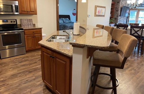 Spirit Lake Condo | Family Fun Escape! 3BR, 2BA Bridges Bay condo sleeps 10 + 6 Waterpark Passes